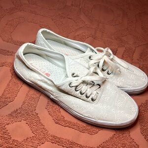 American Eagle Women Size 9 Canvas Flowers Shoes White Casual Sneaker